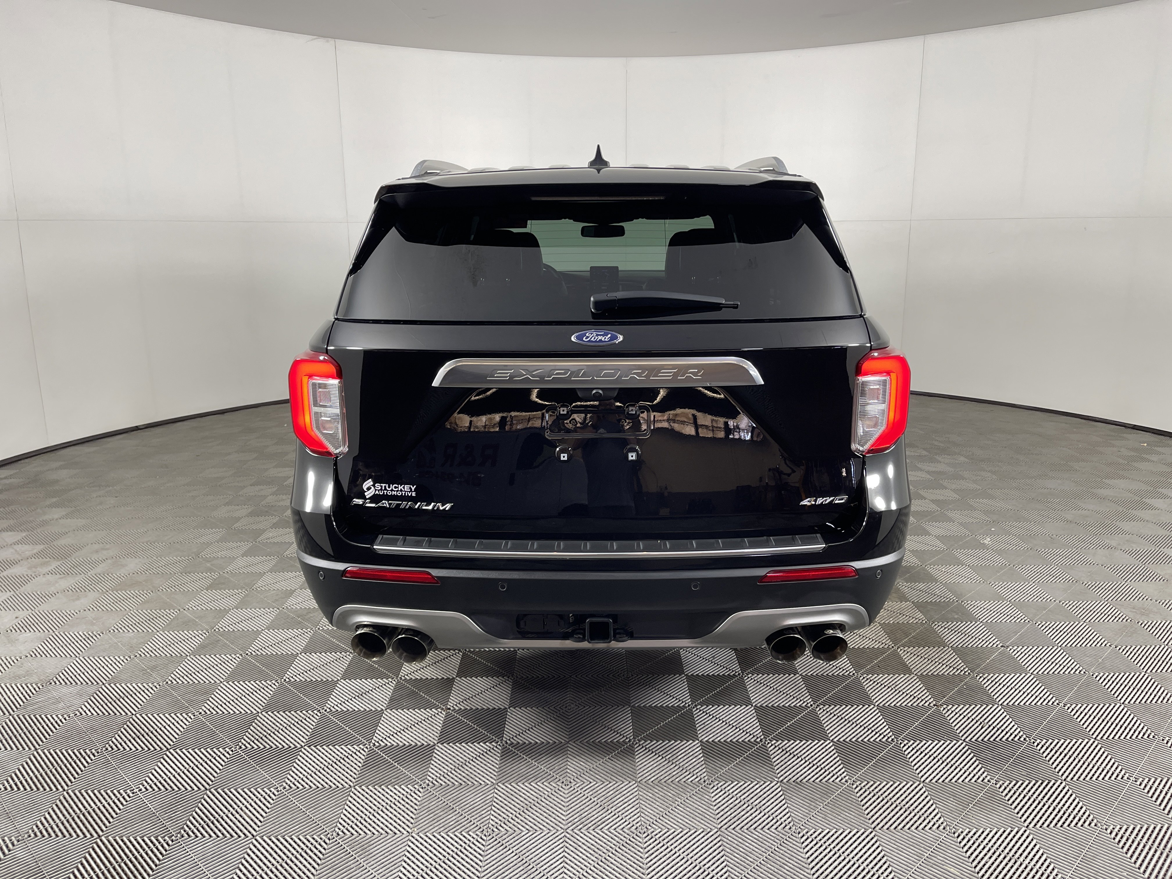 Used 2024 Ford Explorer Platinum w/ Technology Package image 4