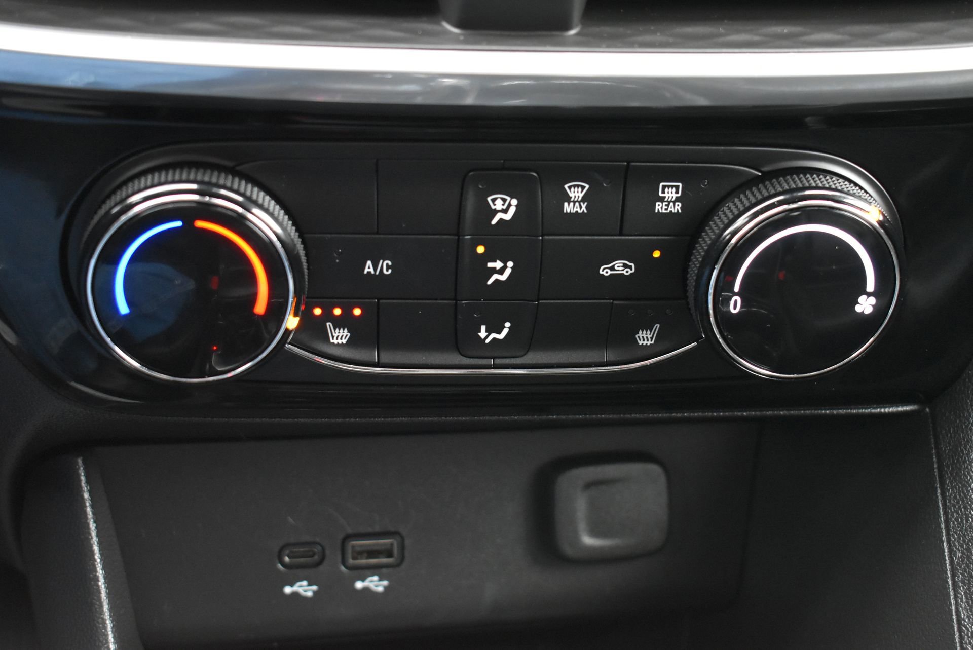 Used 2024 Buick Encore GX Sport Touring w/ Comfort Package image 30