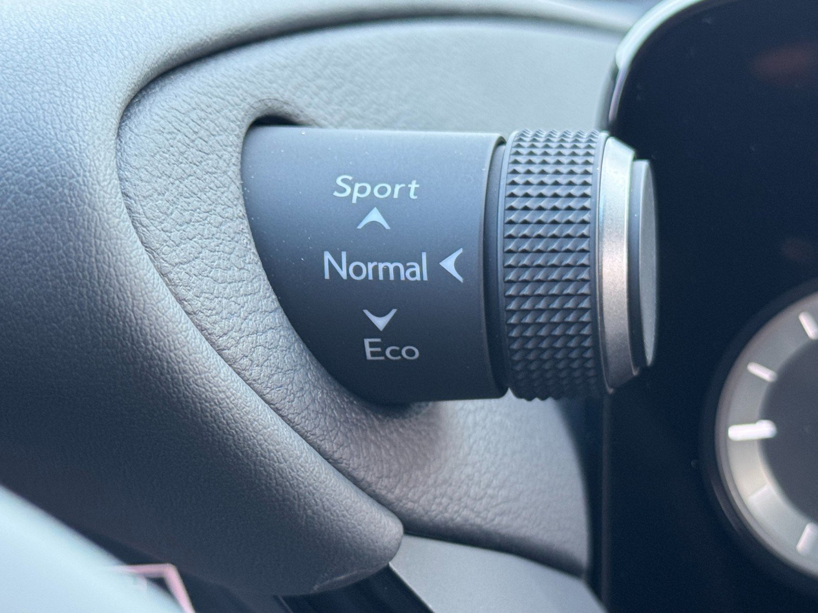 Used 2025 Lexus ES 350 Ultra Luxury w/ Accessory Package (Z1) image 26