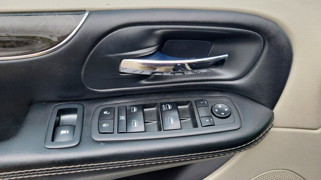 Used 2019 Dodge Grand Caravan SXT image 17