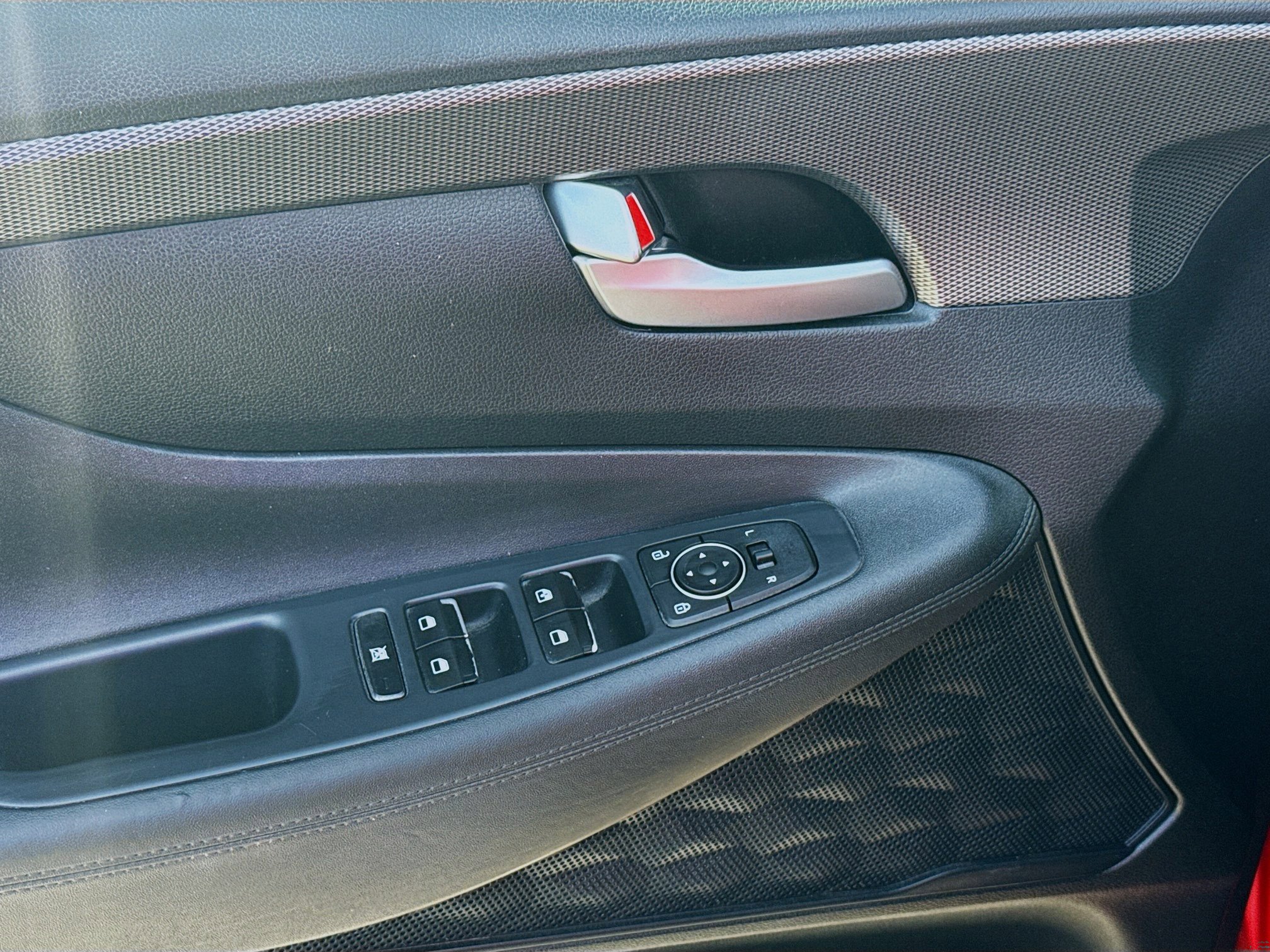 Used 2020 Hyundai Santa Fe SE w/ Cargo Package image 14