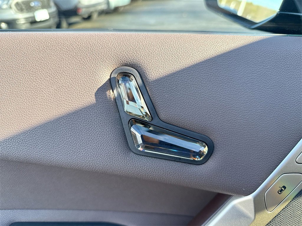 Used 2023 BMW iX xDrive50 w/ Ultimate Package 2 image 14