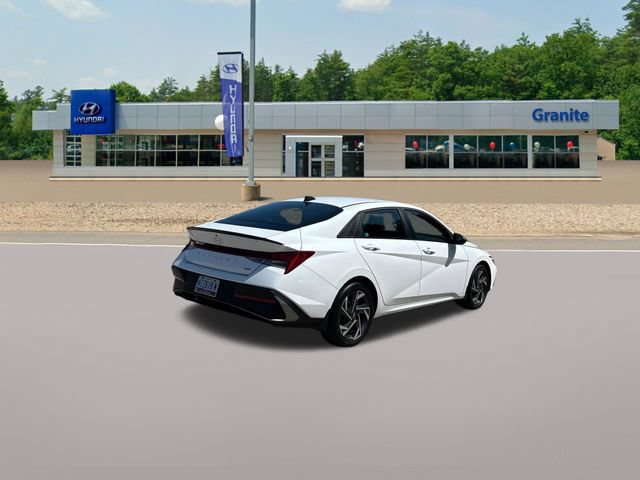 Used 2025 Hyundai Elantra SEL FWD image 6