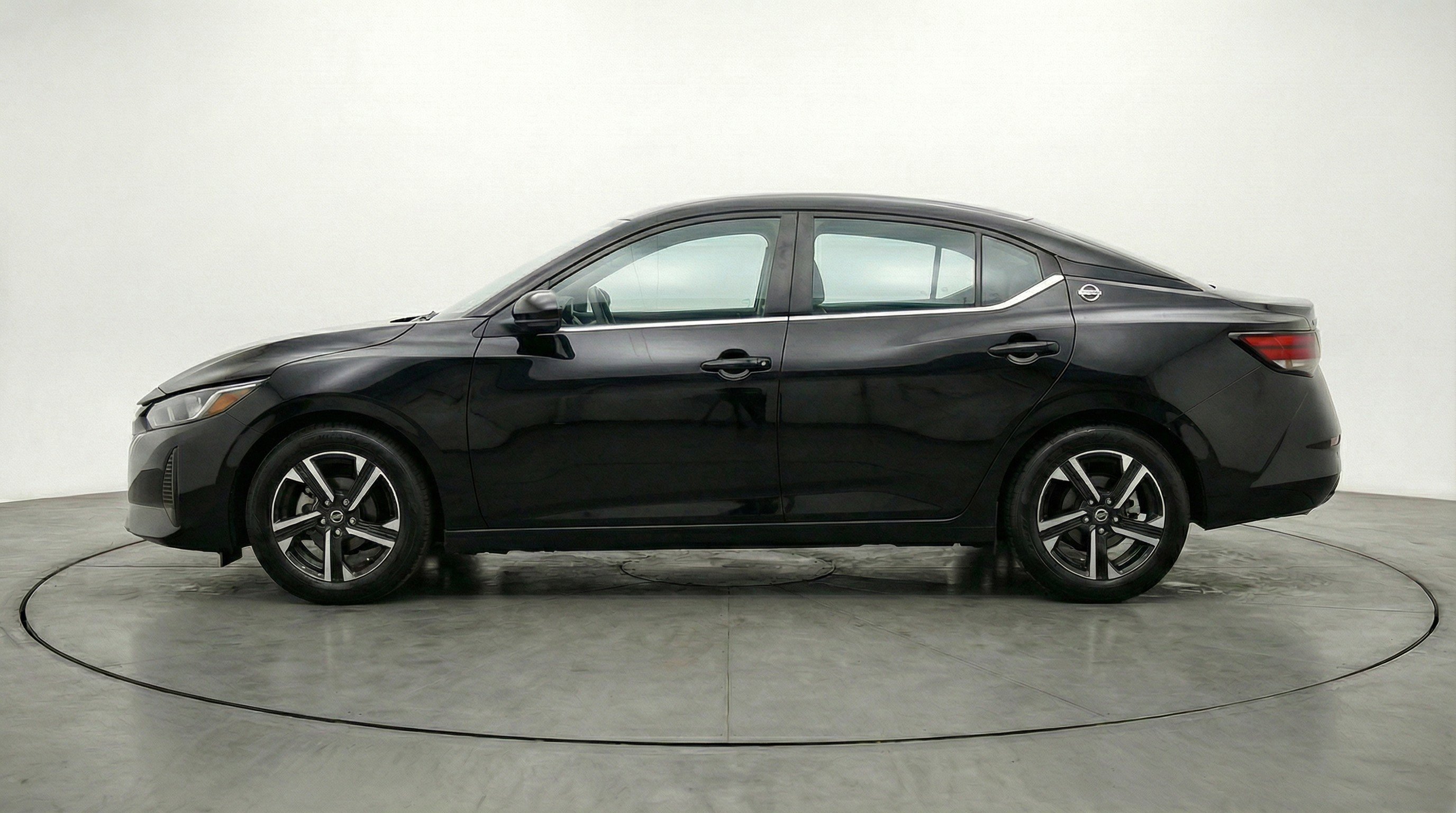 Used 2025 Nissan Sentra SV image 5
