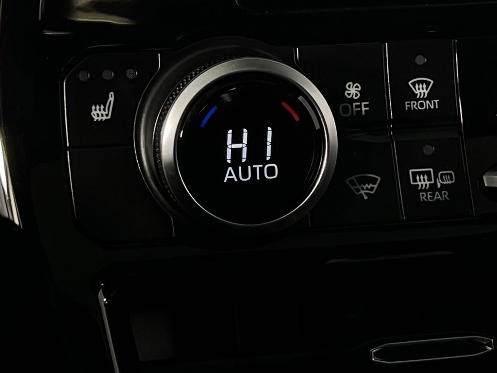 Used 2025 Toyota Highlander XLE image 17