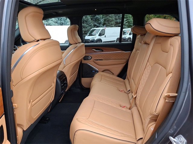 Used 2024 Jeep Grand Cherokee Summit image 20