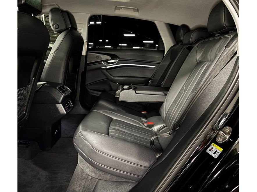 Used 2024 Audi Q8 e-tron Premium image 23