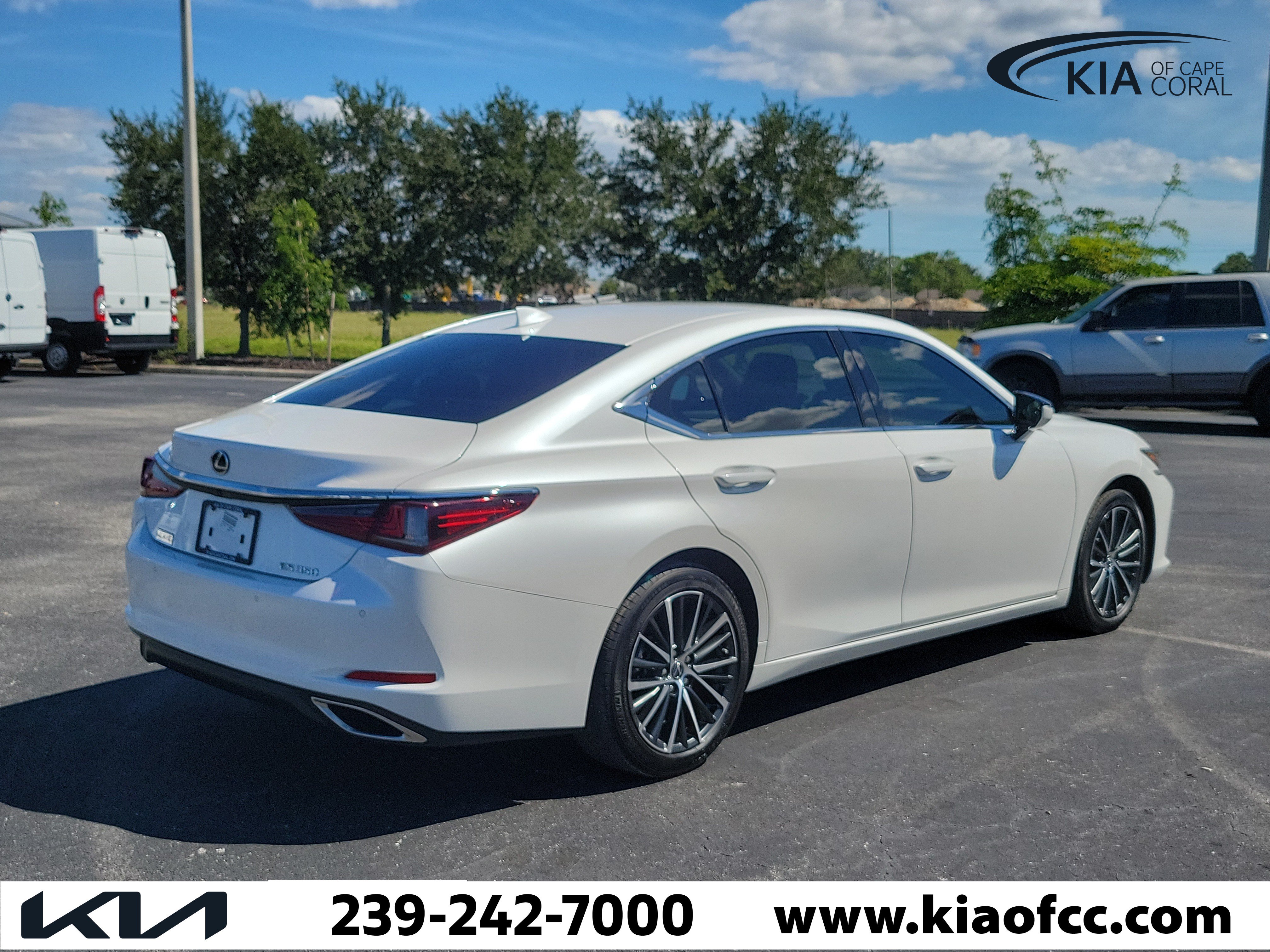 Used 2024 Lexus ES 350 w/ Premium Package FWD image 6