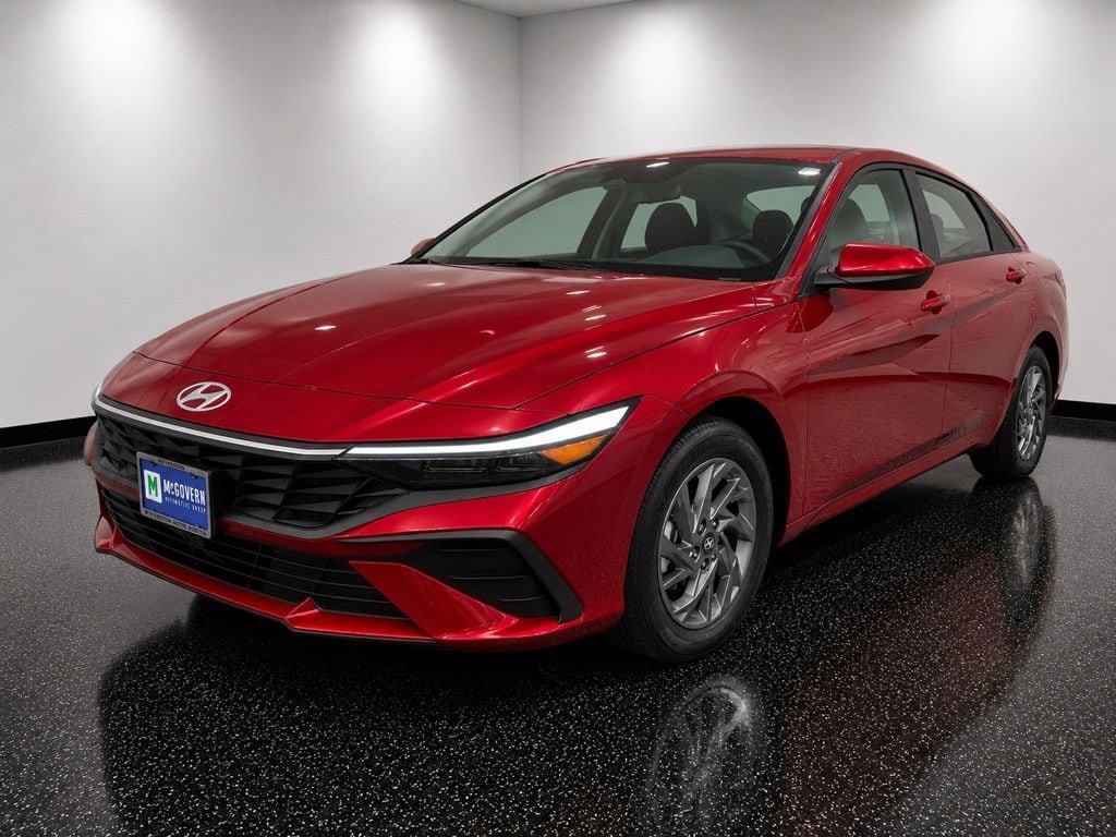 Used 2024 Hyundai Elantra SEL FWD image 1