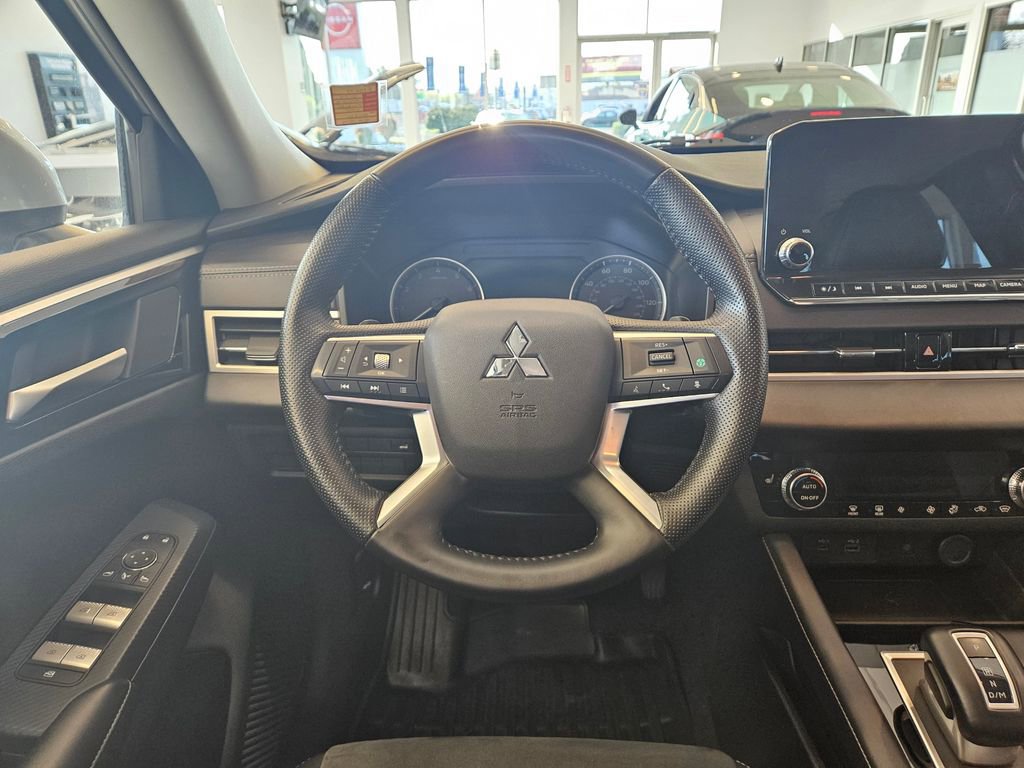 Used 2024 Mitsubishi Outlander SE image 17