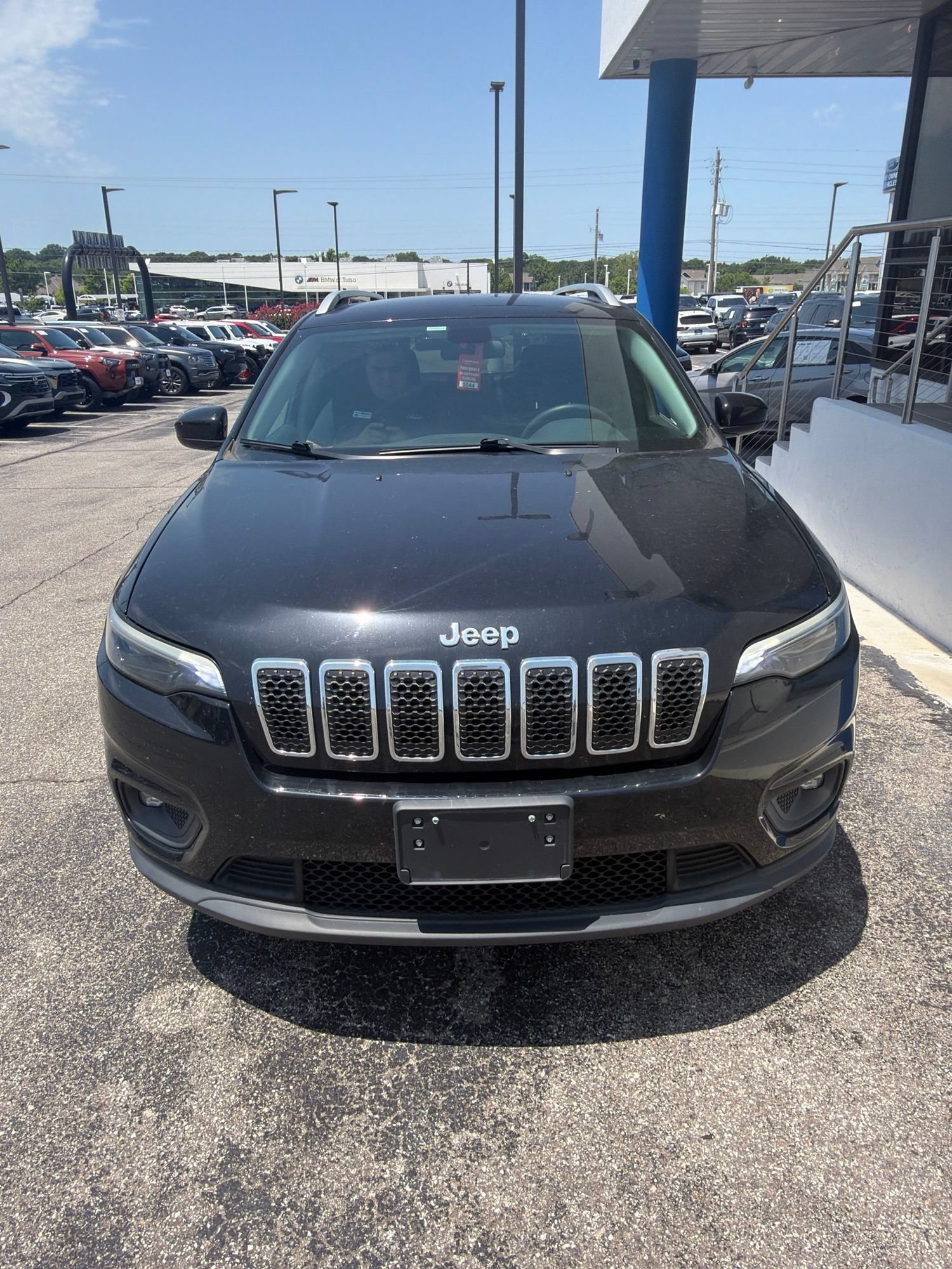 Used 2019 Jeep Cherokee Latitude w/ Cold Weather Group AWD/4WD image 3