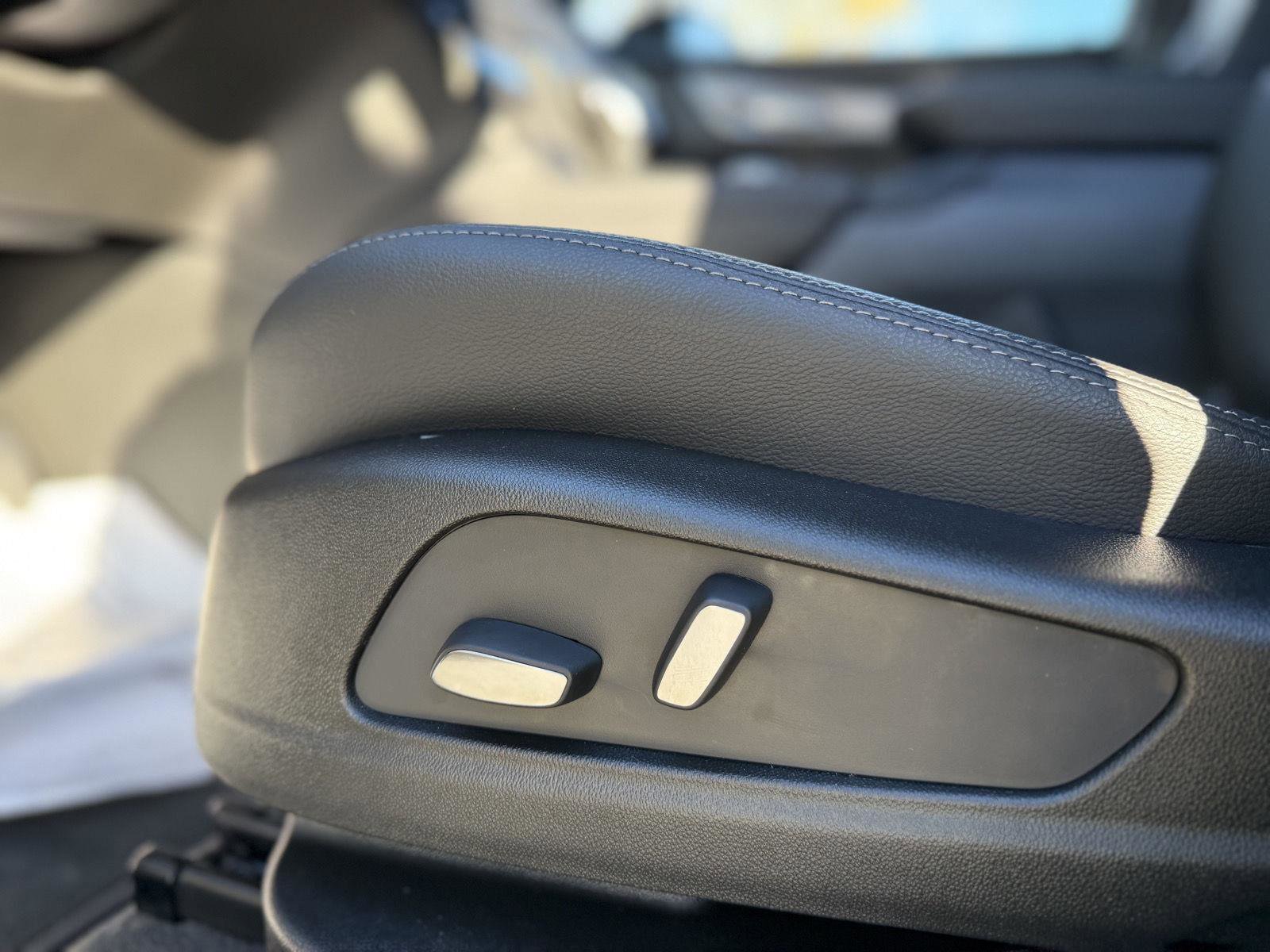 New 2025 Cadillac XT5 Luxury image 14