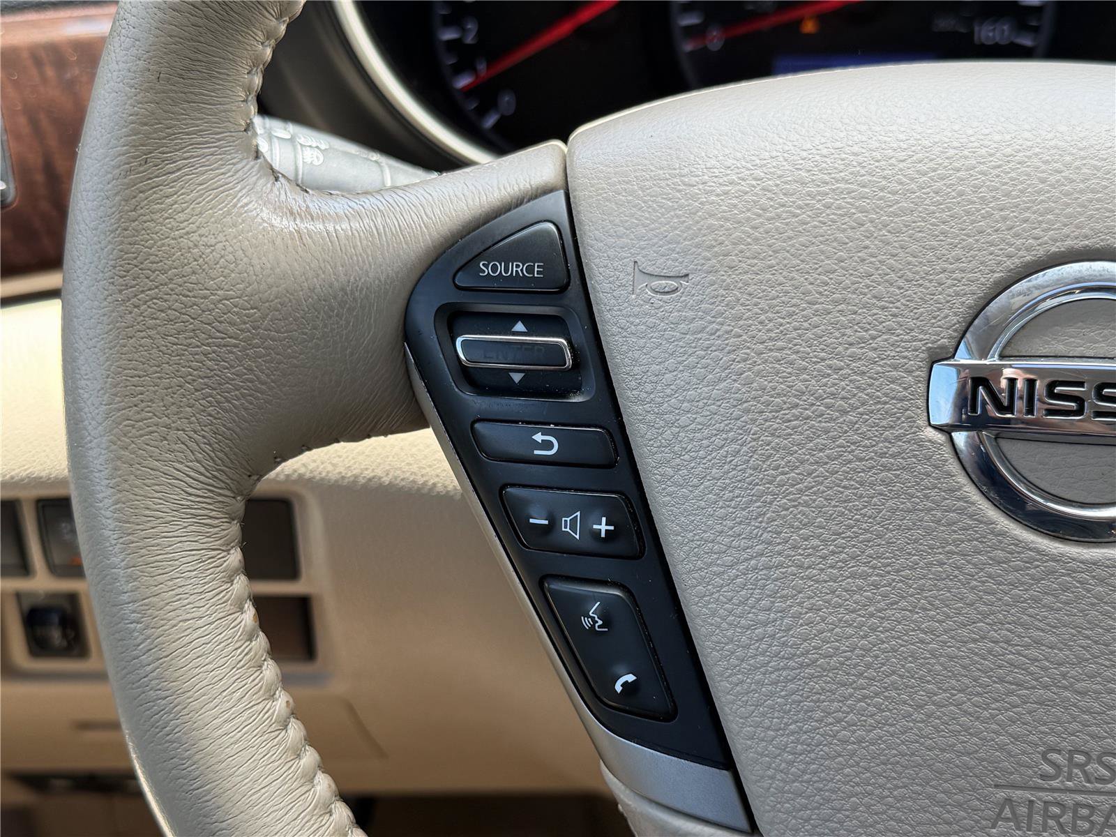 Used 2015 Nissan Quest Platinum FWD image 22