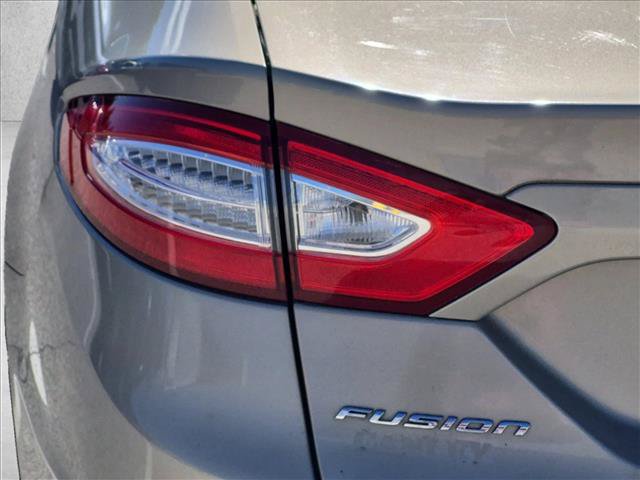 Used 2015 Ford Fusion SE FWD image 14