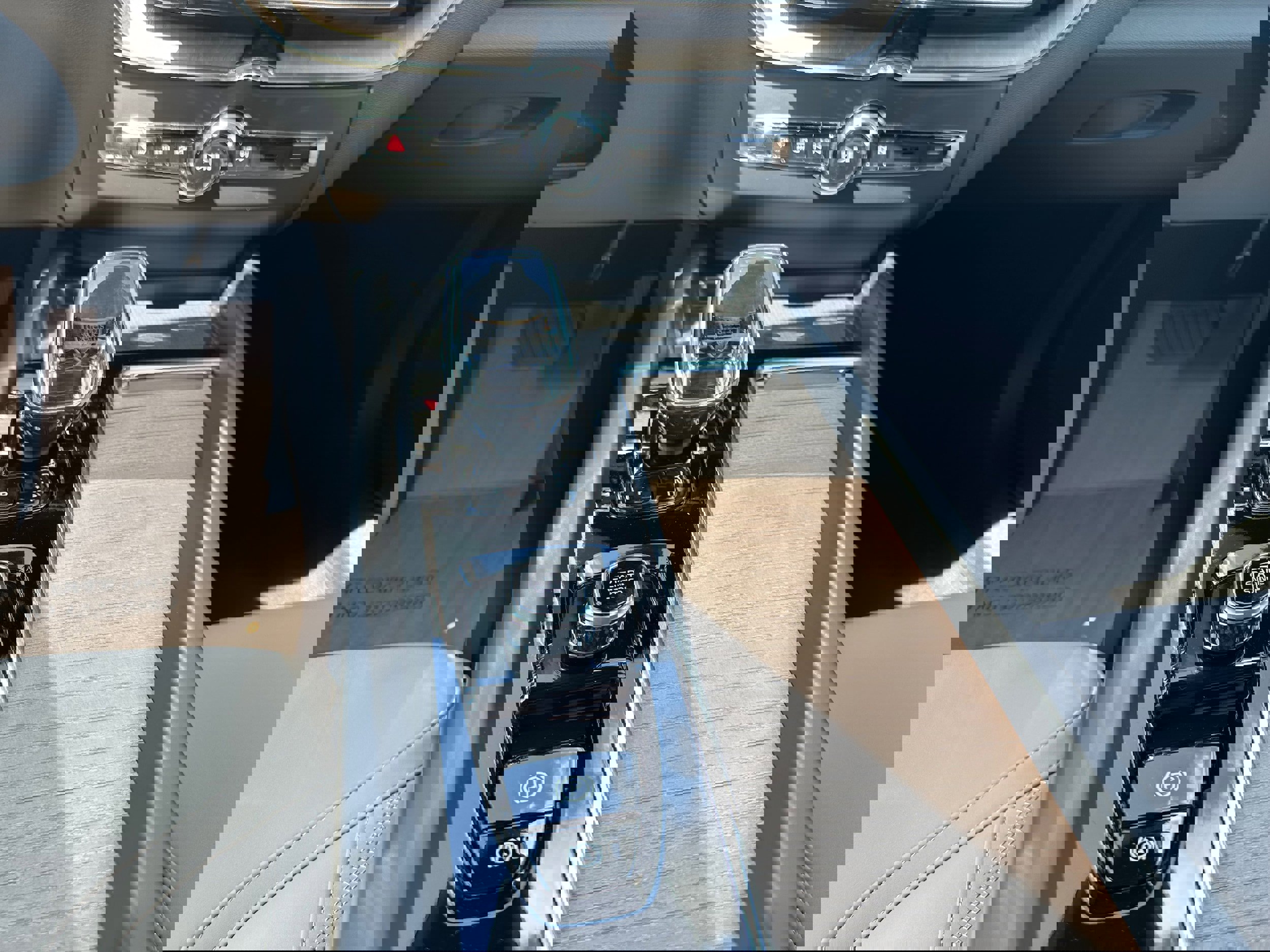 New 2026 Volvo XC60 B5 Core w/ Climate Package image 13