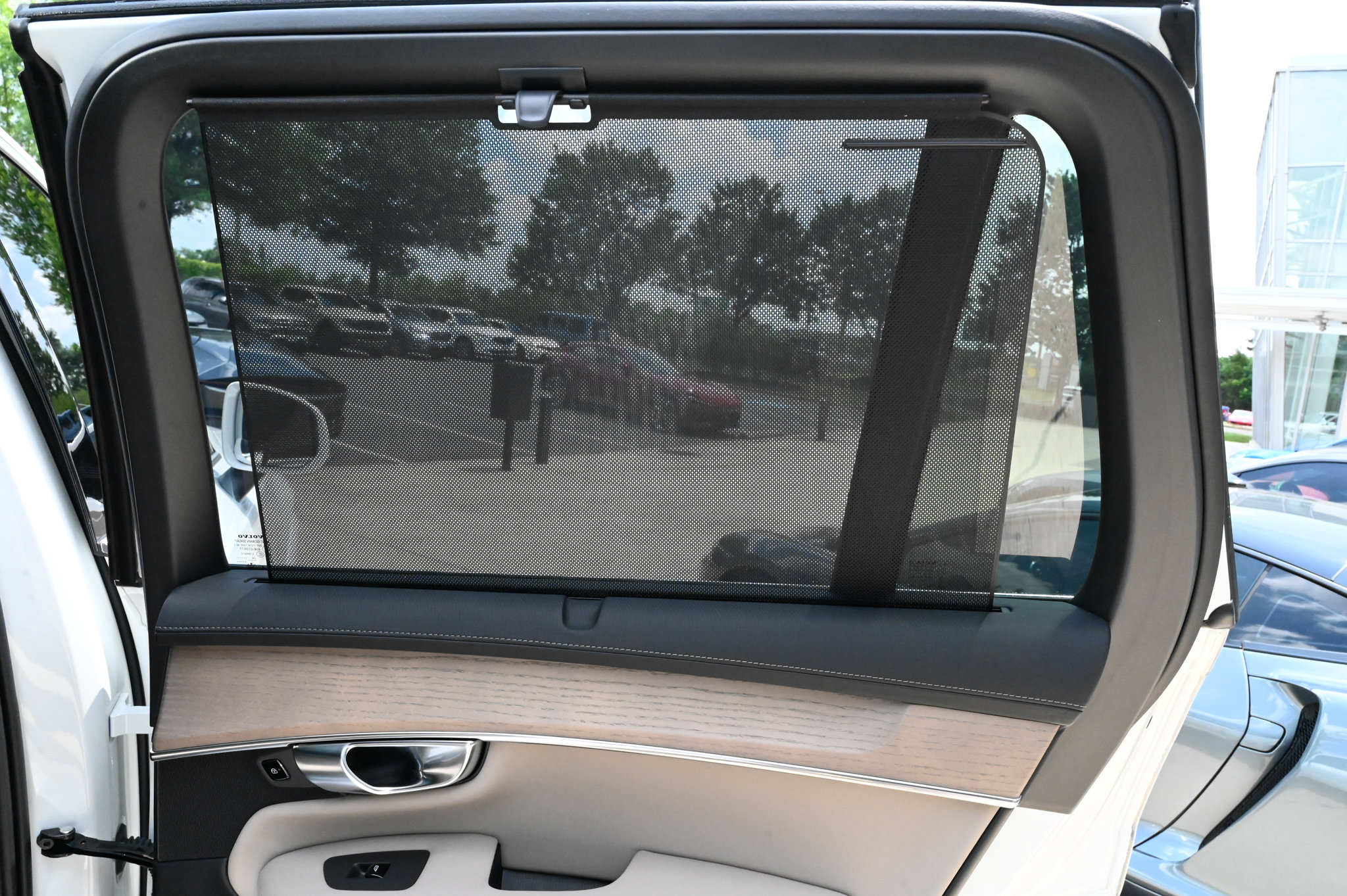Used 2025 Volvo XC90 T8 Ultra w/ Protection Package Premier AWD/4WD image 53