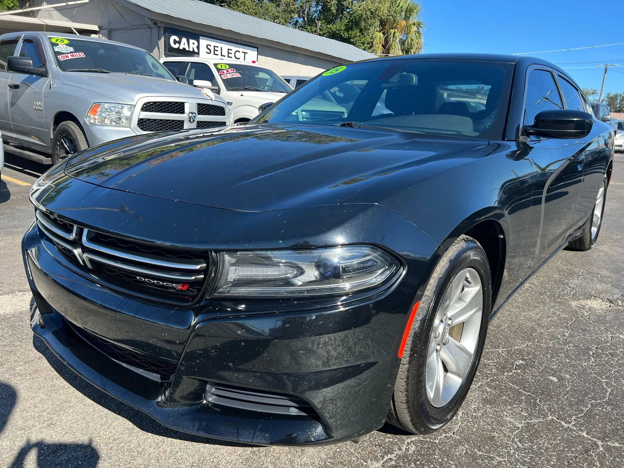Used 2015 Dodge Charger SE w/ Sport Appearance Group RWD image 2
