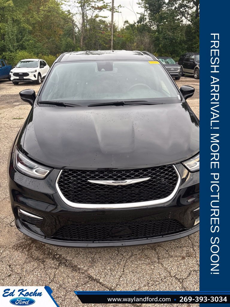 Used 2026 Chrysler Pacifica Select