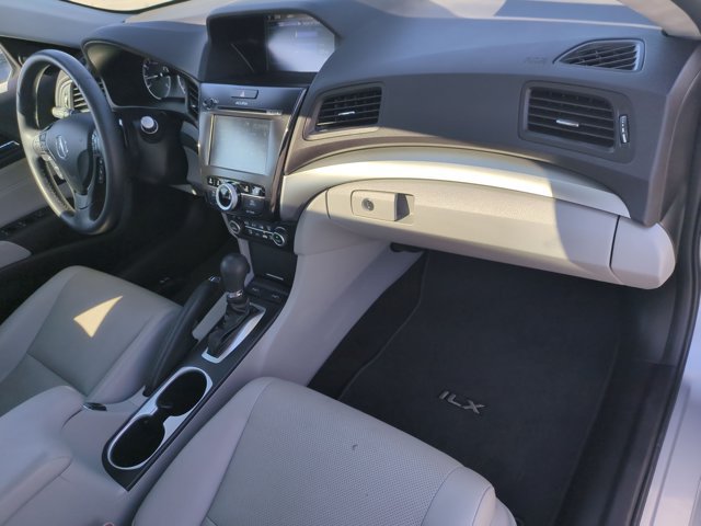 Used 2017 Acura ILX FWD image 21