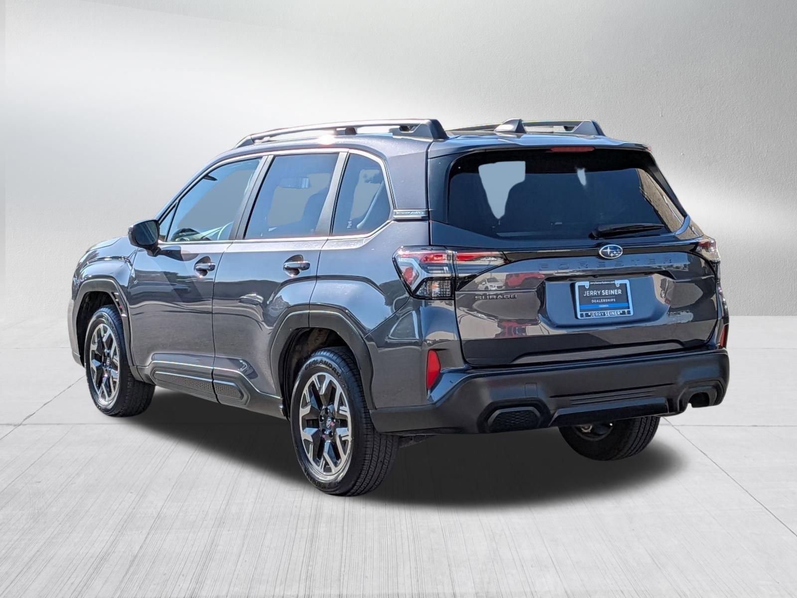 Used 2025 Subaru Forester Premium image 3