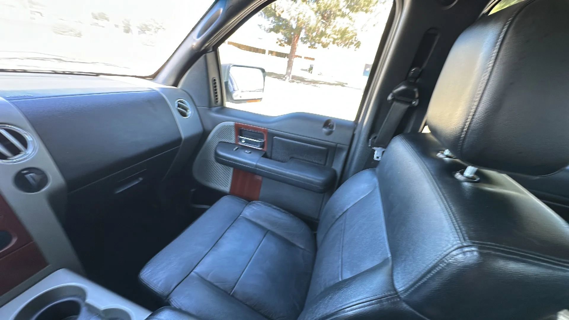 Used 2006 Ford F150 Lariat image 14