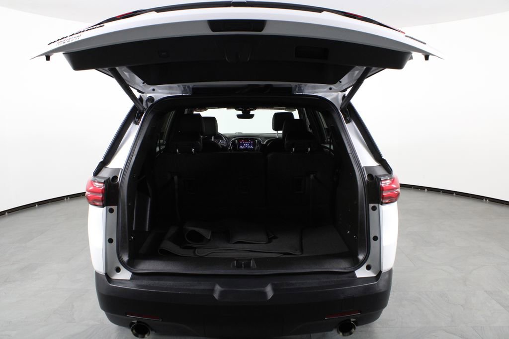 Used 2023 Chevrolet Traverse RS FWD image 16