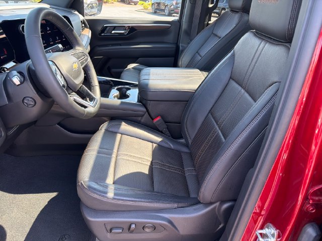 Certified 2025 Chevrolet Suburban High Country AWD/4WD image 9