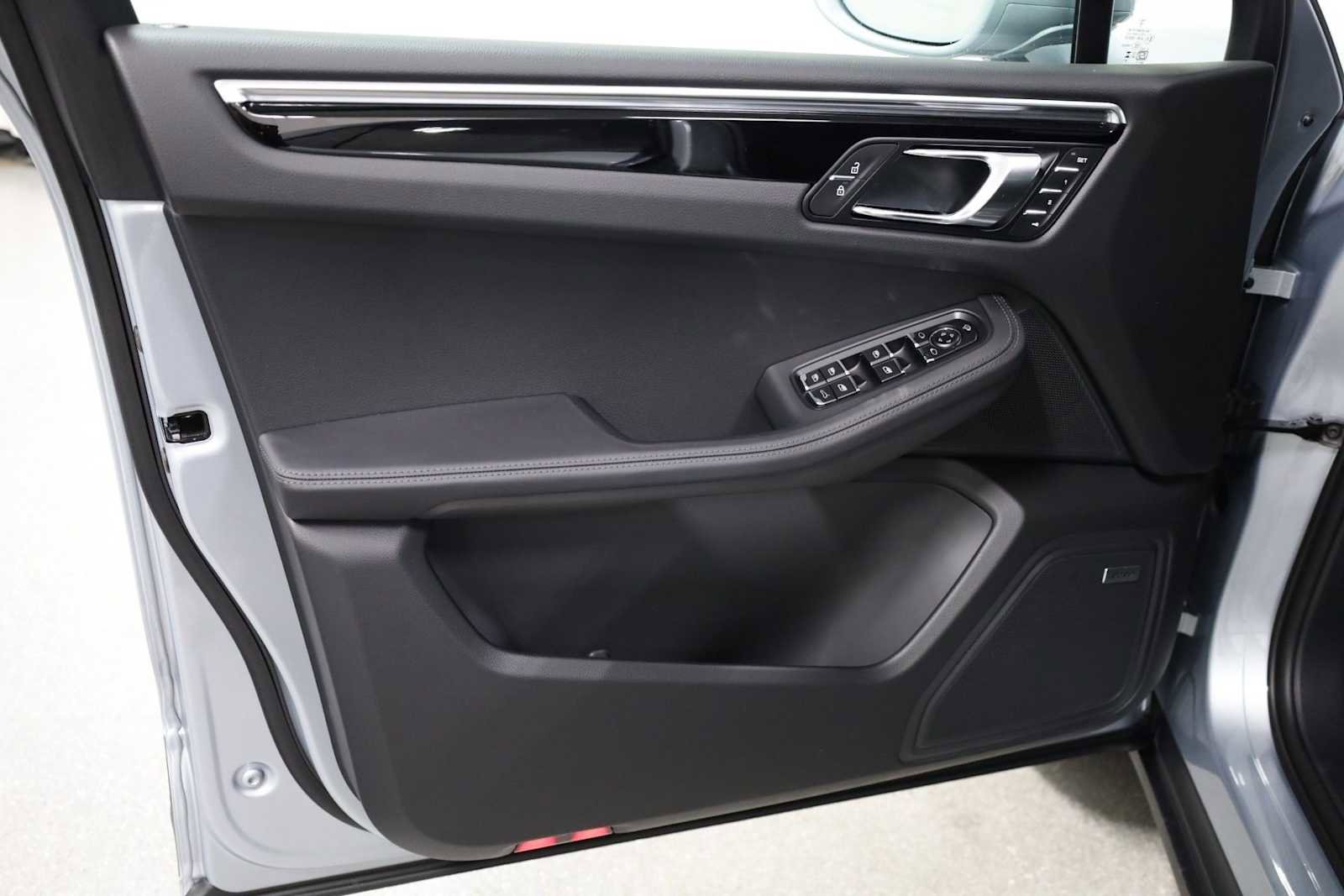 New 2026 Porsche Macan image 16