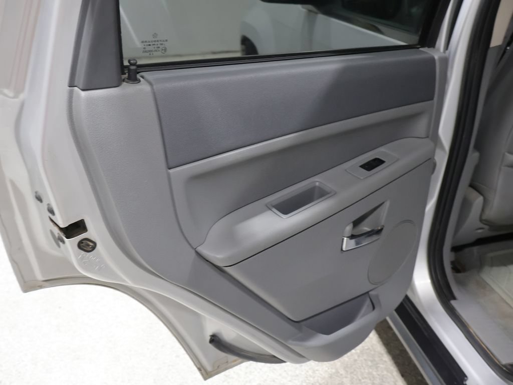 Used 2005 Jeep Grand Cherokee Limited RWD image 26