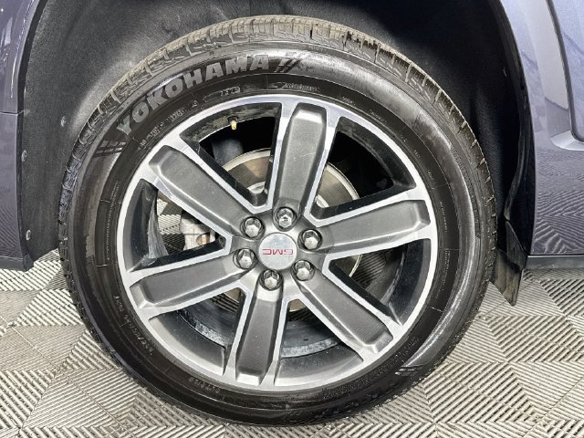 Used 2018 GMC Acadia Denali w/ Technology Package FWD image 30