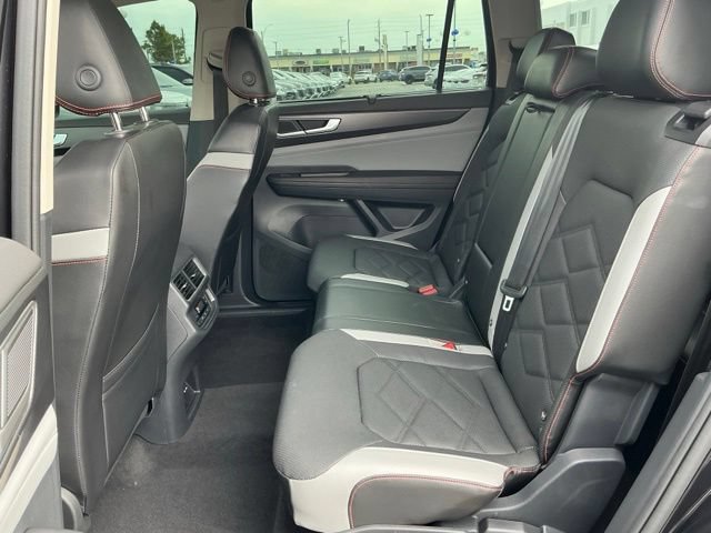 Used 2024 Volkswagen Atlas Peak Edition SE AWD/4WD image 18