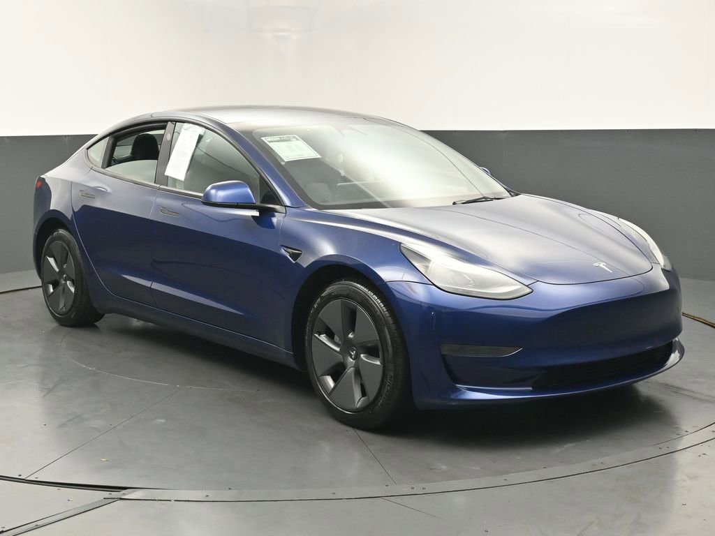 Used 2023 Tesla Model 3 Standard Range image 2