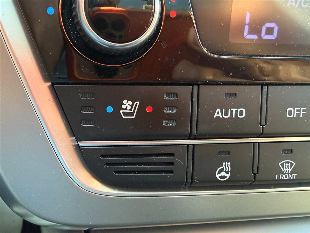 Used 2016 Hyundai Sonata Limited w/ Option Group 05 FWD image 19