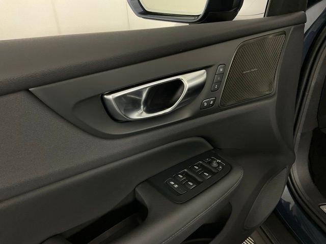 New 2026 Volvo V60 B5 Cross Country Plus w/ Protection Package Premier image 24