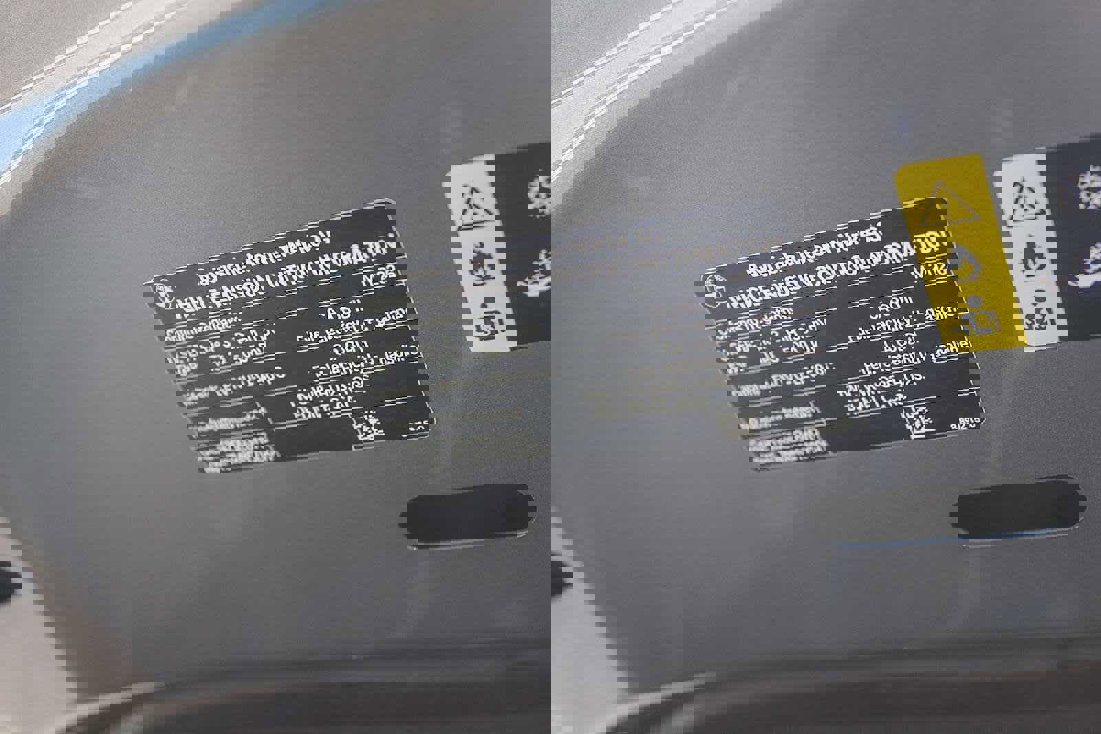 New 2026 BMW 750e xDrive w/ Premium Package image 41