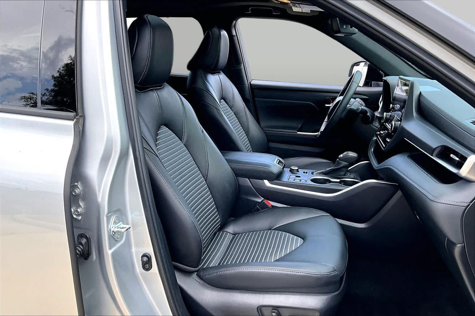 Used 2024 Toyota Highlander XSE AWD/4WD image 9