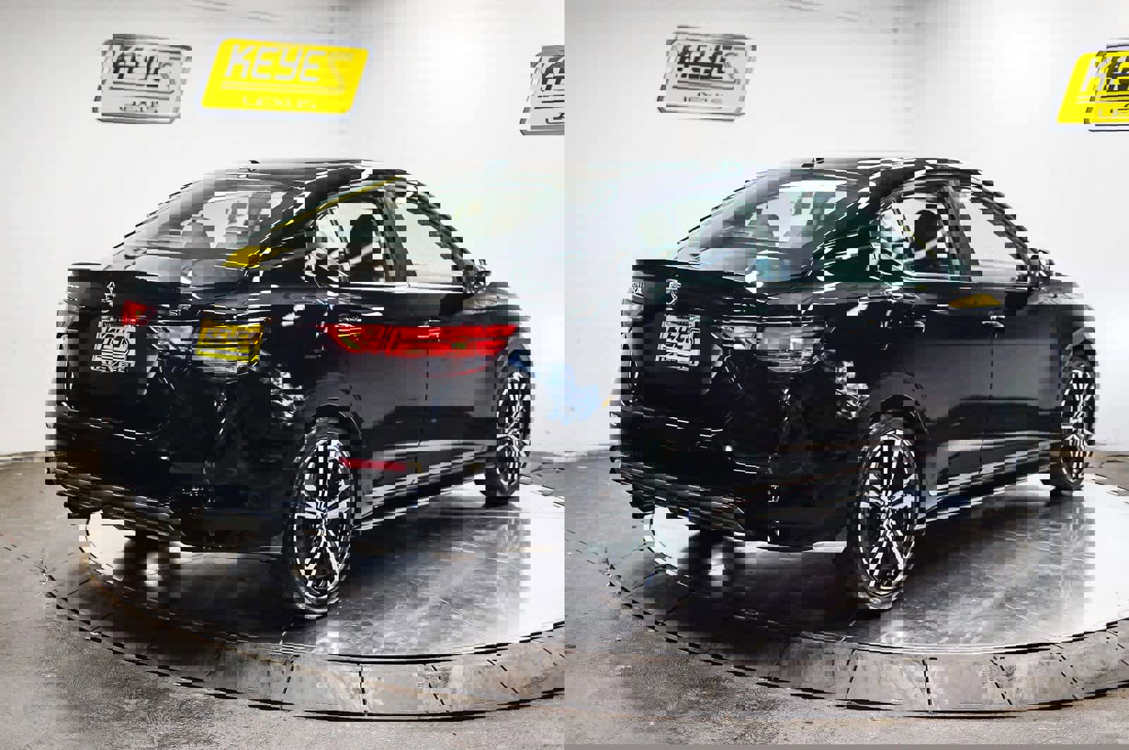 Used 2023 Nissan Sentra SR w/ SR Premium Package image 4