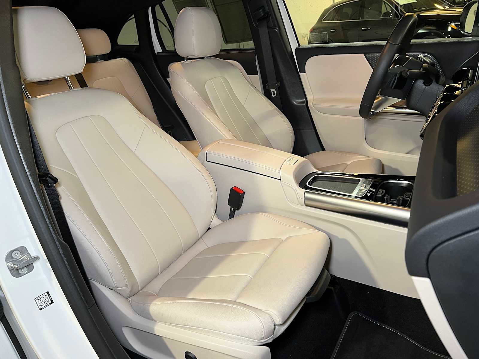 Used 2025 Mercedes-Benz GLA 250 4MATIC image 13