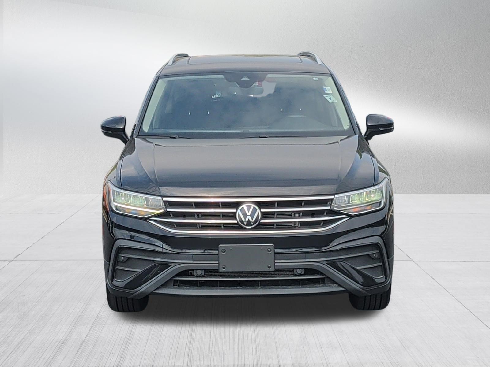 Used 2022 Volkswagen Tiguan SE w/ Panoramic Sunroof Package AWD/4WD image 2
