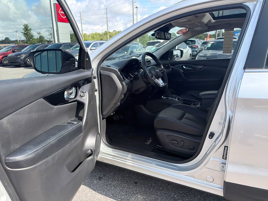 Used 2022 Nissan Rogue Sport SL w/ Premium Package AWD/4WD image 12