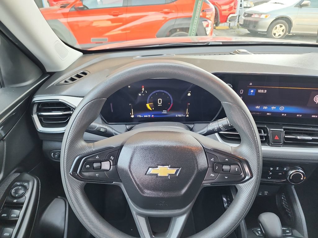 Used 2025 Chevrolet TrailBlazer LT AWD/4WD image 17