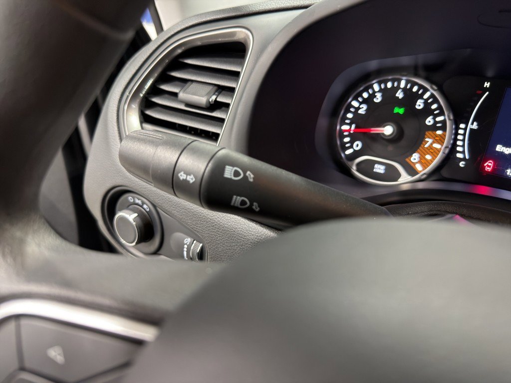 Used 2023 Jeep Renegade Latitude image 32