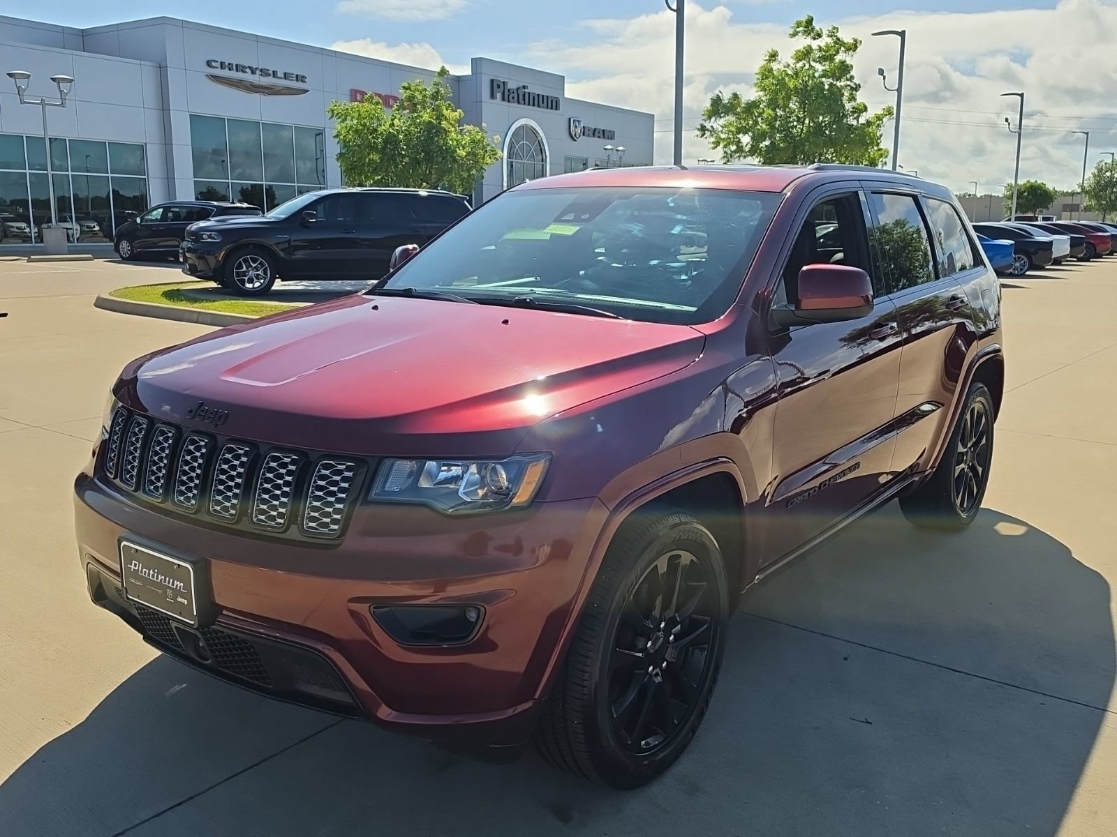 Used 2020 Jeep Grand Cherokee Altitude RWD image 9