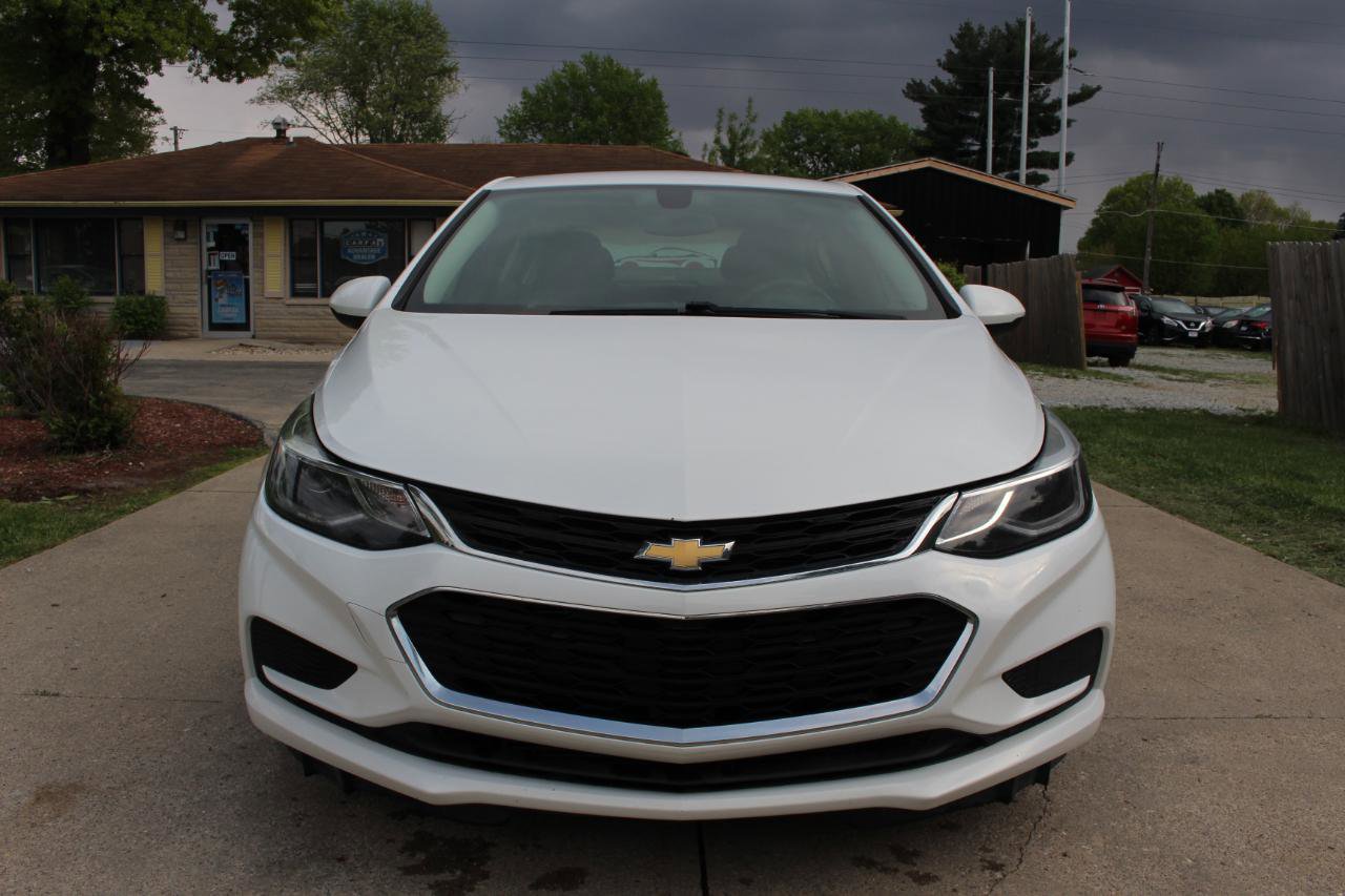 Used 2018 Chevrolet Cruze LT FWD image 3