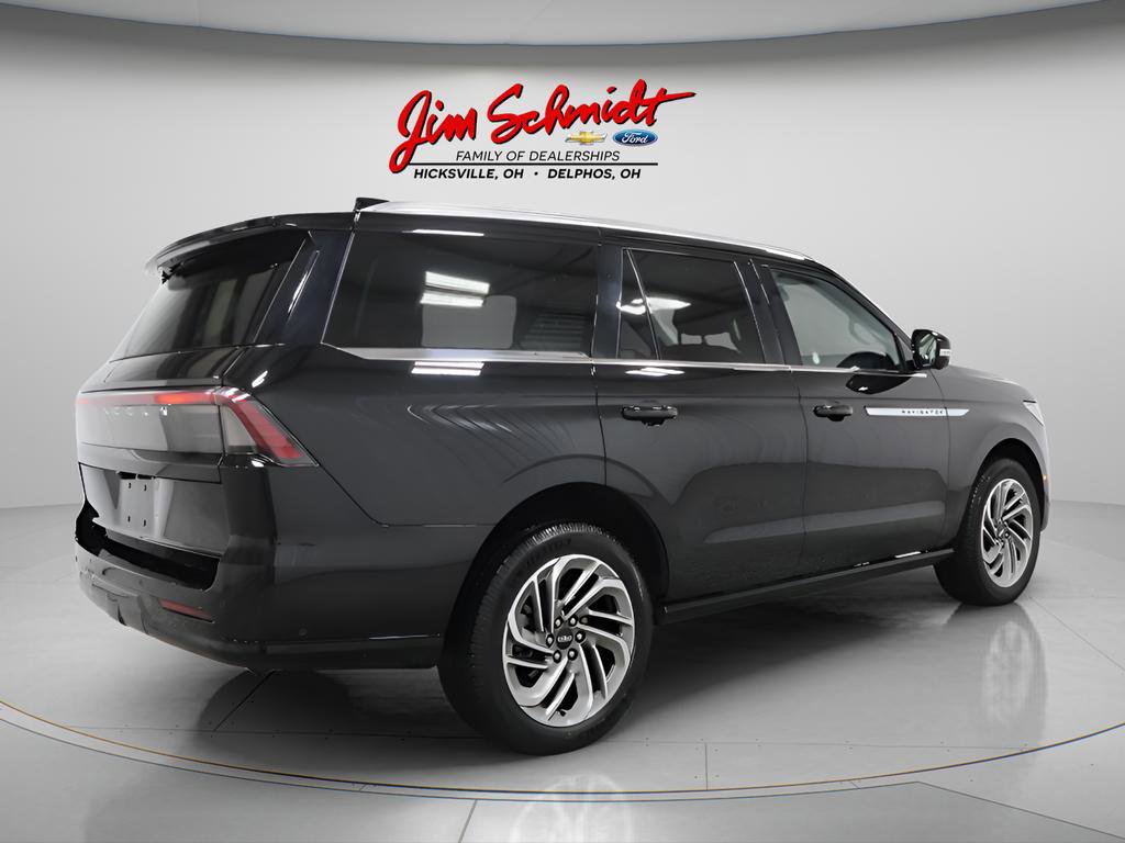 Used 2025 Lincoln Navigator Reserve image 6