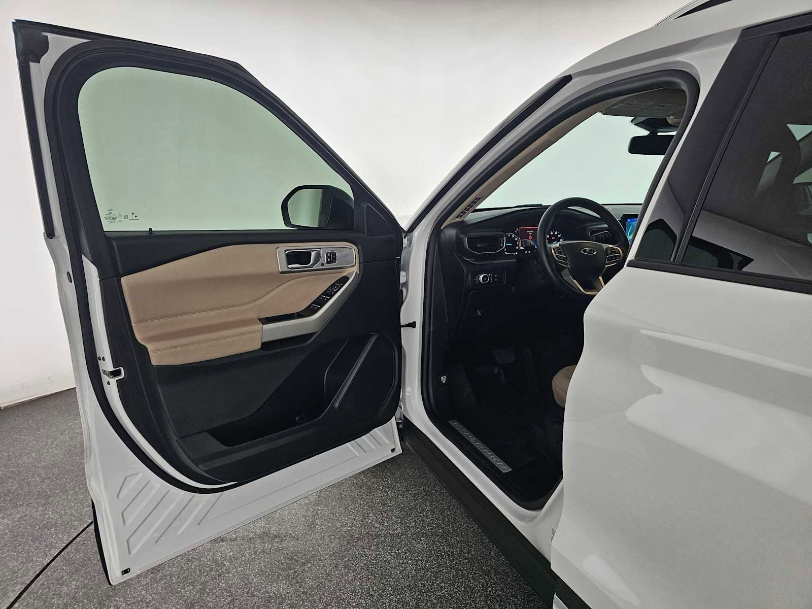 Used 2021 Ford Explorer Limited image 21