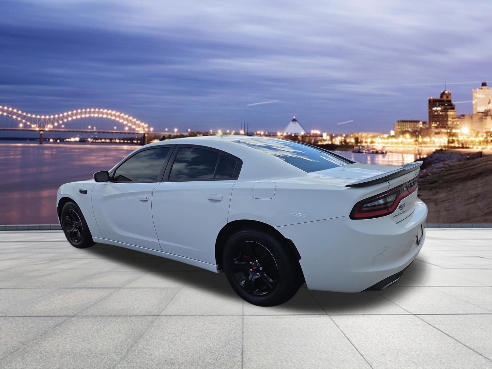 Used 2018 Dodge Charger SXT image 3
