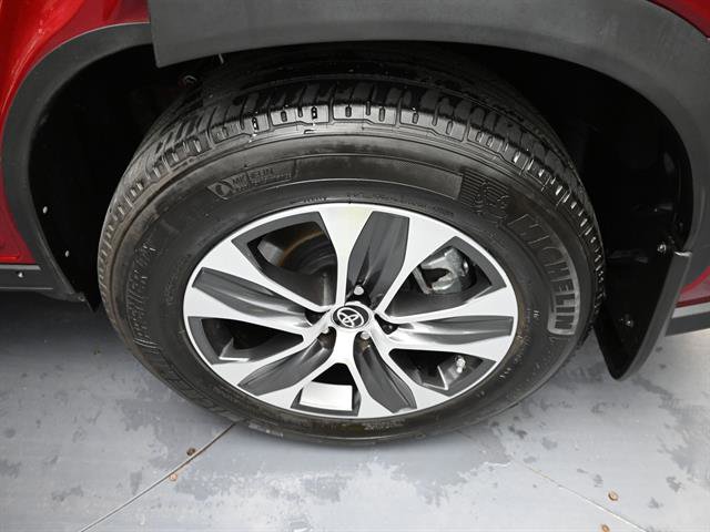 Certified 2024 Toyota Highlander XLE image 25