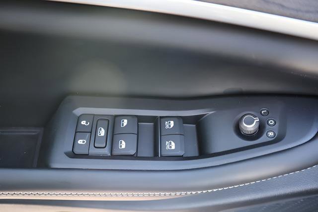 New 2025 Jeep Grand Cherokee Limited w/ Black Appearance Package image 15