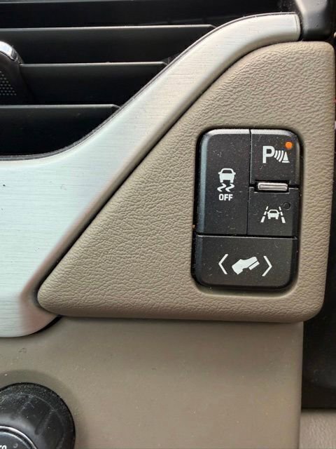 Used 2017 GMC Yukon SLT w/ Premium Edition AWD/4WD image 17
